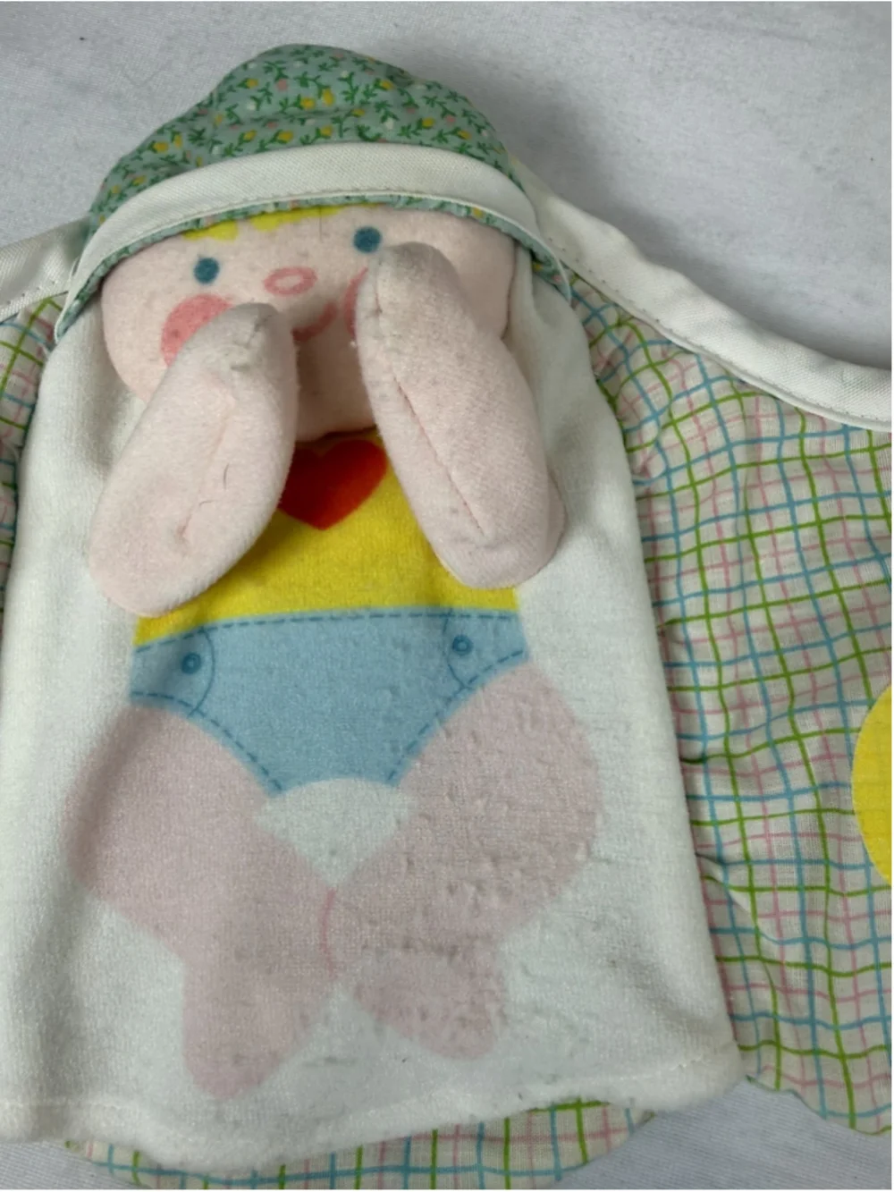 Vintage 1981 Fisher Price Peek A Boo Baby #422 Puppet Blanket Rattle Doll
